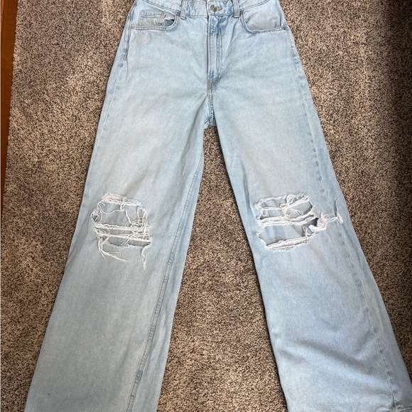 Size 6 H&M Divided Distressed High Rise Straight Leg Jeans Light Wash - Picture 1 of 14